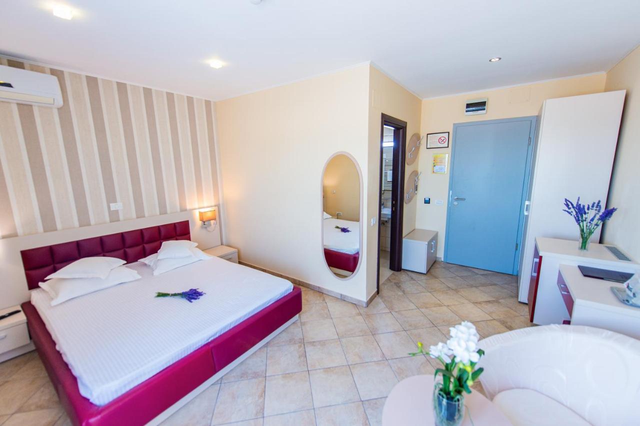Hotel Prestige 마마이아 외부 사진