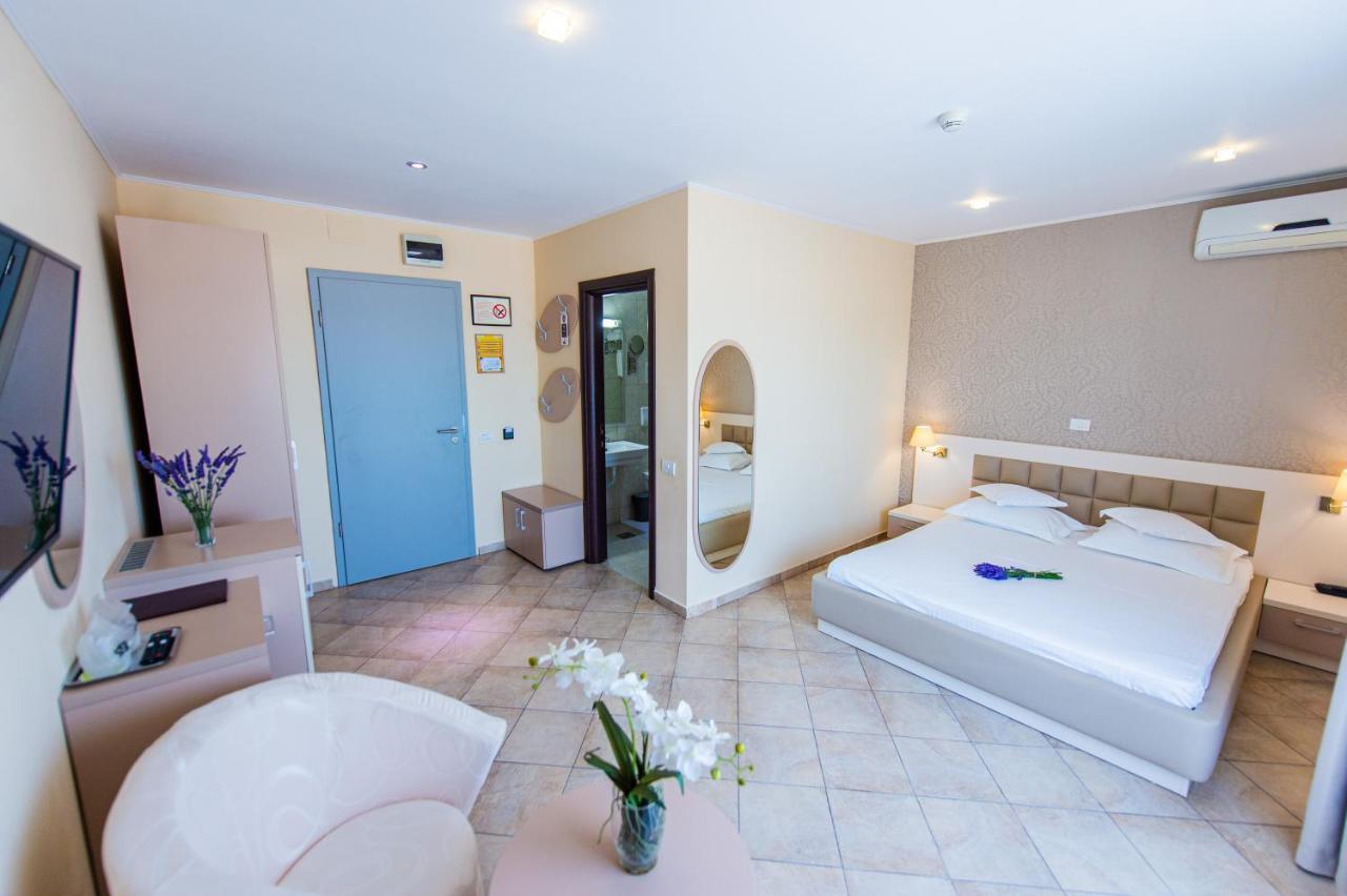 Hotel Prestige 마마이아 외부 사진